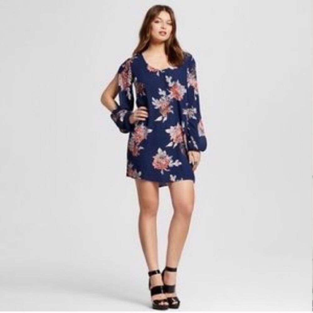 ✨HP✨Xhilaration| Floral Split Sleeve Dress✨